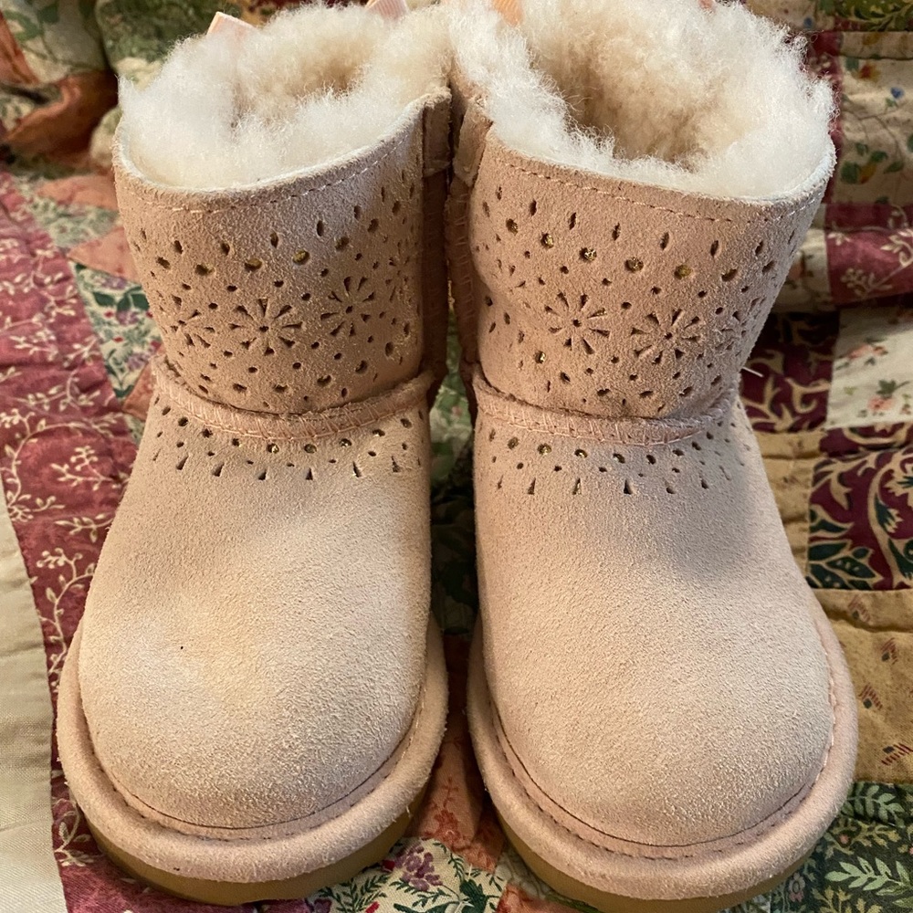 UGG toddler boots. Size 6